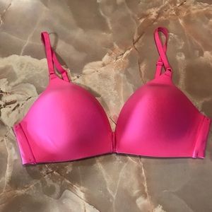 Silky Victoria’s Secret size 36B pink bra❤️.